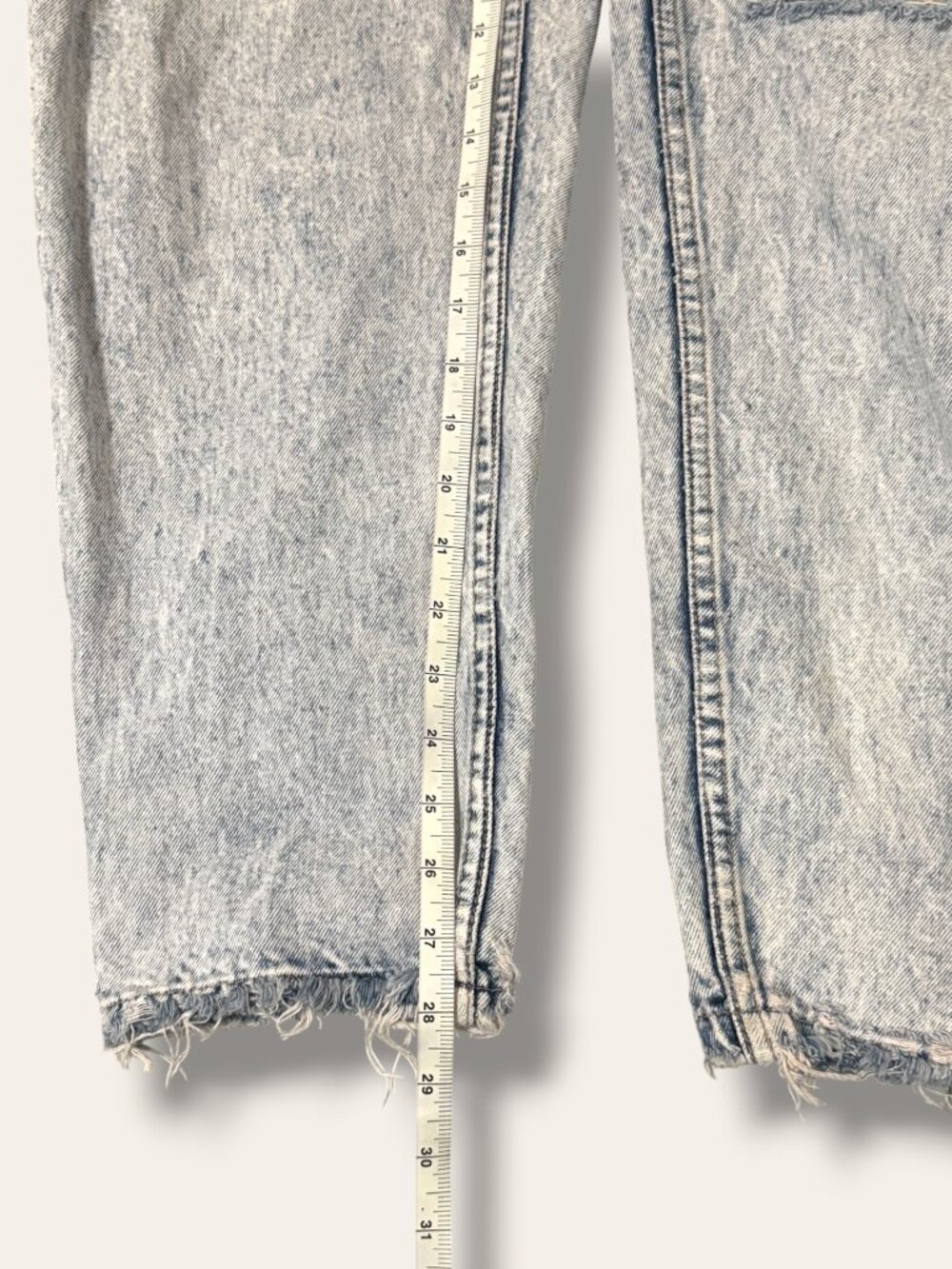Gitano Jeans Women 34 Acid Wash Distressed Bow Back Raw Hem Tapered Frayed Ankle - Picture 12 of 13
